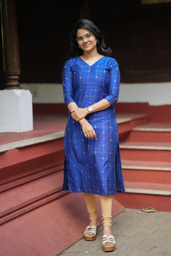 DD905 - Vithya Simple and Elegant Kurti