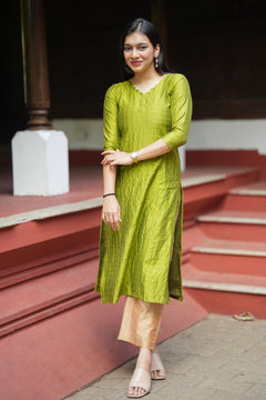 DD906 - Vithya Simple and Elegant Kurti