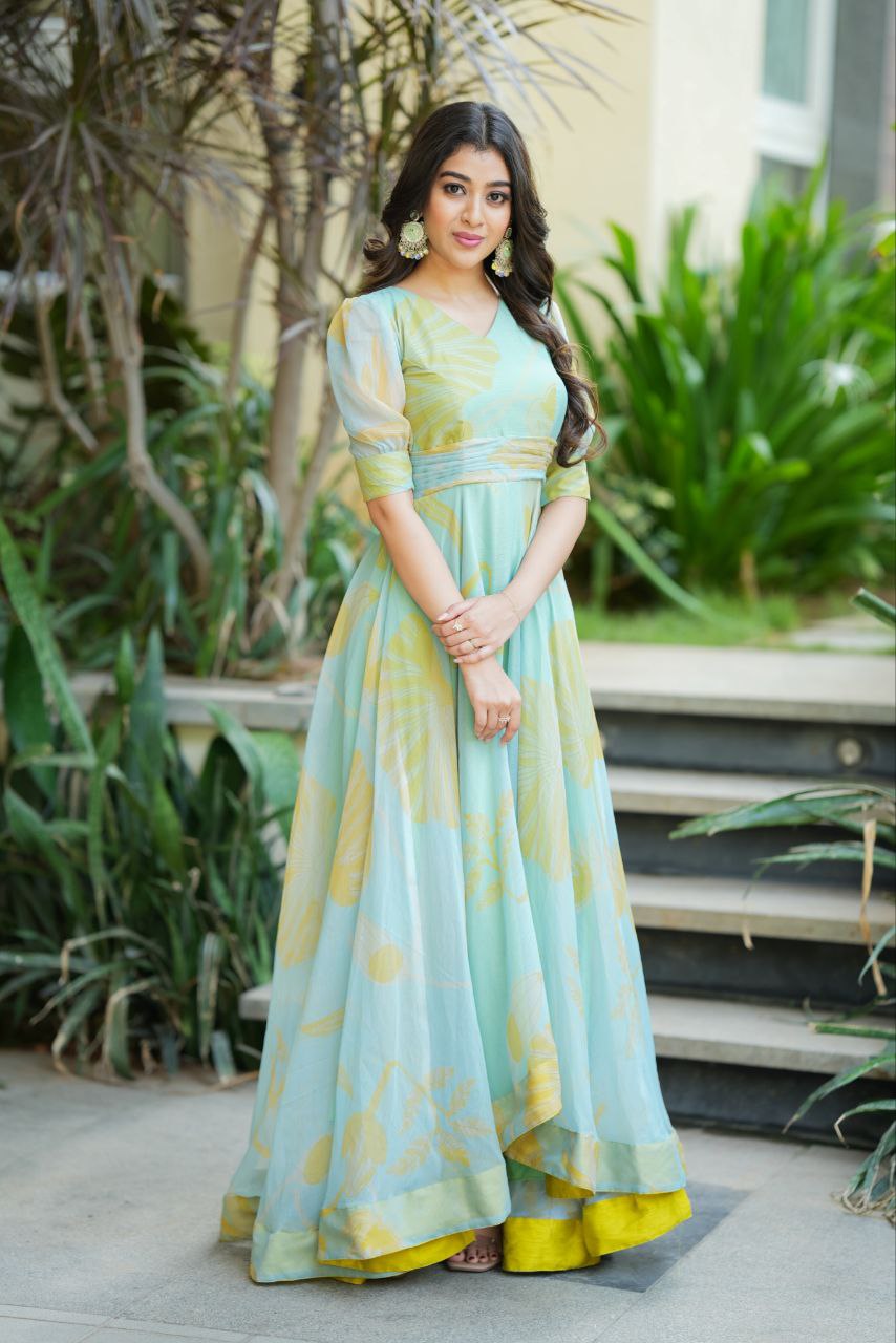 DD549 - Luthuf Designer Party wear gown DD549 - Luthuf Designer Party wear gown